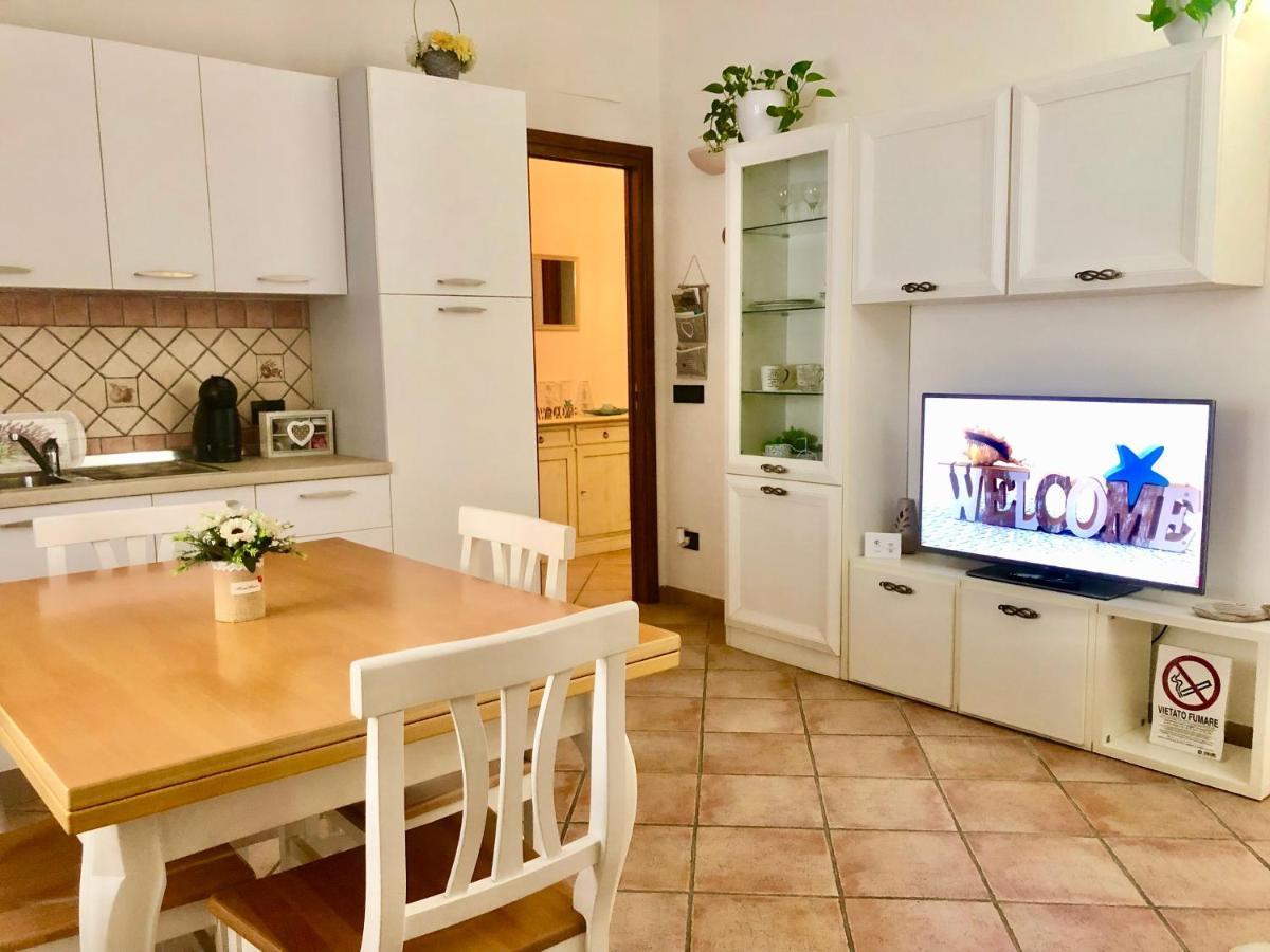 EXCLUSIVE USE- USO ESCLUSIVO - La Maison de Gioel - ENTIRE HOUSE - INTERA CASA - WITH KITCHENETTE - CON CUCININO - WITH WASHING MACHINE - CON LAVATRICE - FREE PUBLIC PARKING IN FRONT OF THE HOUSE - PARCHEGGIO PUBBLICO GRATUITO DIFRONTE ALLA CASA Olbia Exterior foto
