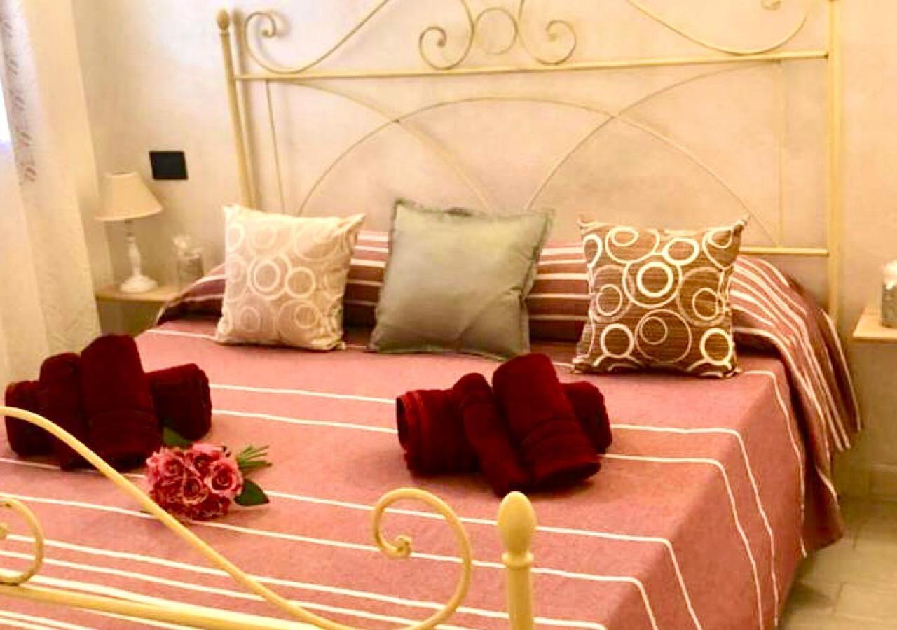 EXCLUSIVE USE- USO ESCLUSIVO - La Maison de Gioel - ENTIRE HOUSE - INTERA CASA - WITH KITCHENETTE - CON CUCININO - WITH WASHING MACHINE - CON LAVATRICE - FREE PUBLIC PARKING IN FRONT OF THE HOUSE - PARCHEGGIO PUBBLICO GRATUITO DIFRONTE ALLA CASA Olbia Exterior foto