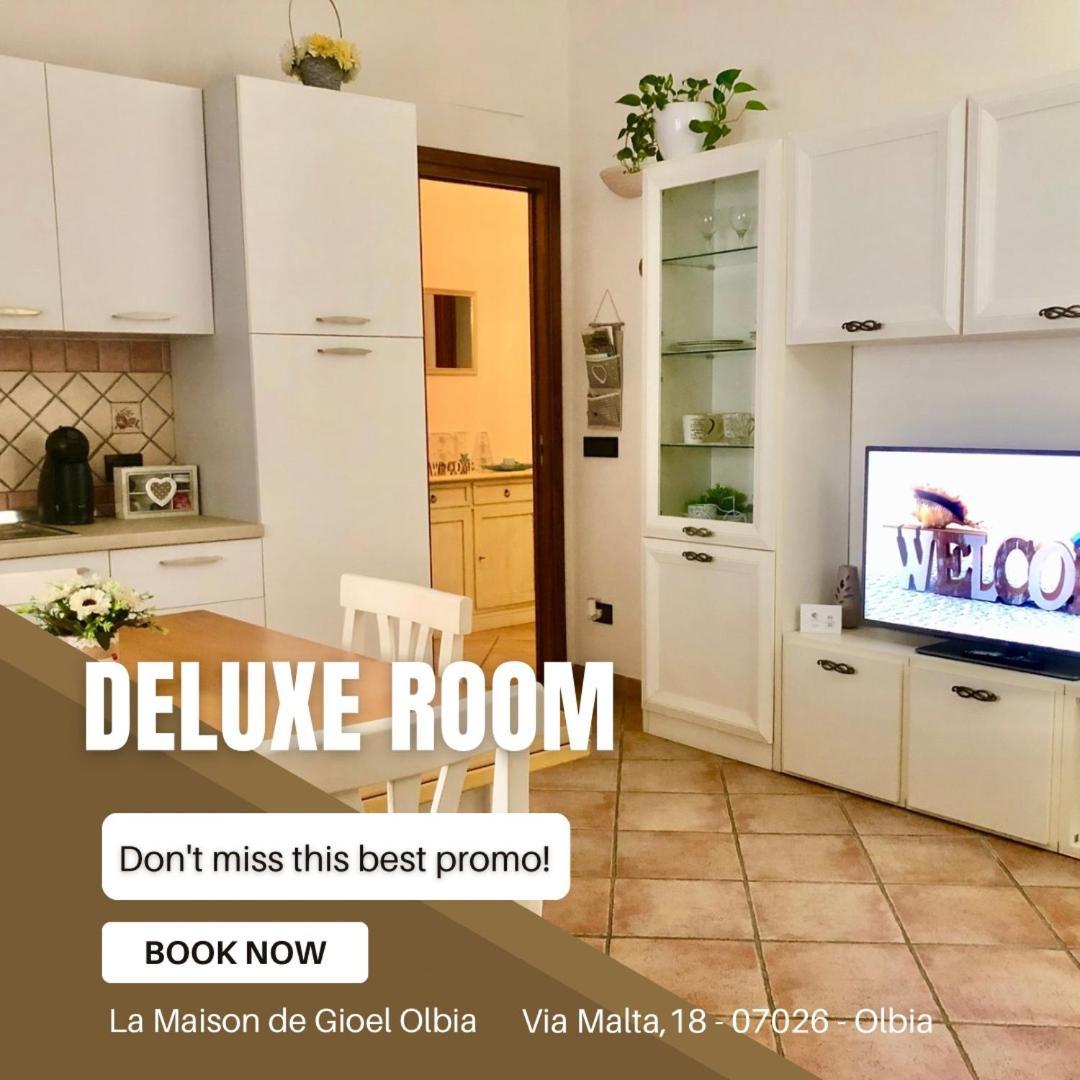 EXCLUSIVE USE- USO ESCLUSIVO - La Maison de Gioel - ENTIRE HOUSE - INTERA CASA - WITH KITCHENETTE - CON CUCININO - WITH WASHING MACHINE - CON LAVATRICE - FREE PUBLIC PARKING IN FRONT OF THE HOUSE - PARCHEGGIO PUBBLICO GRATUITO DIFRONTE ALLA CASA Olbia Exterior foto